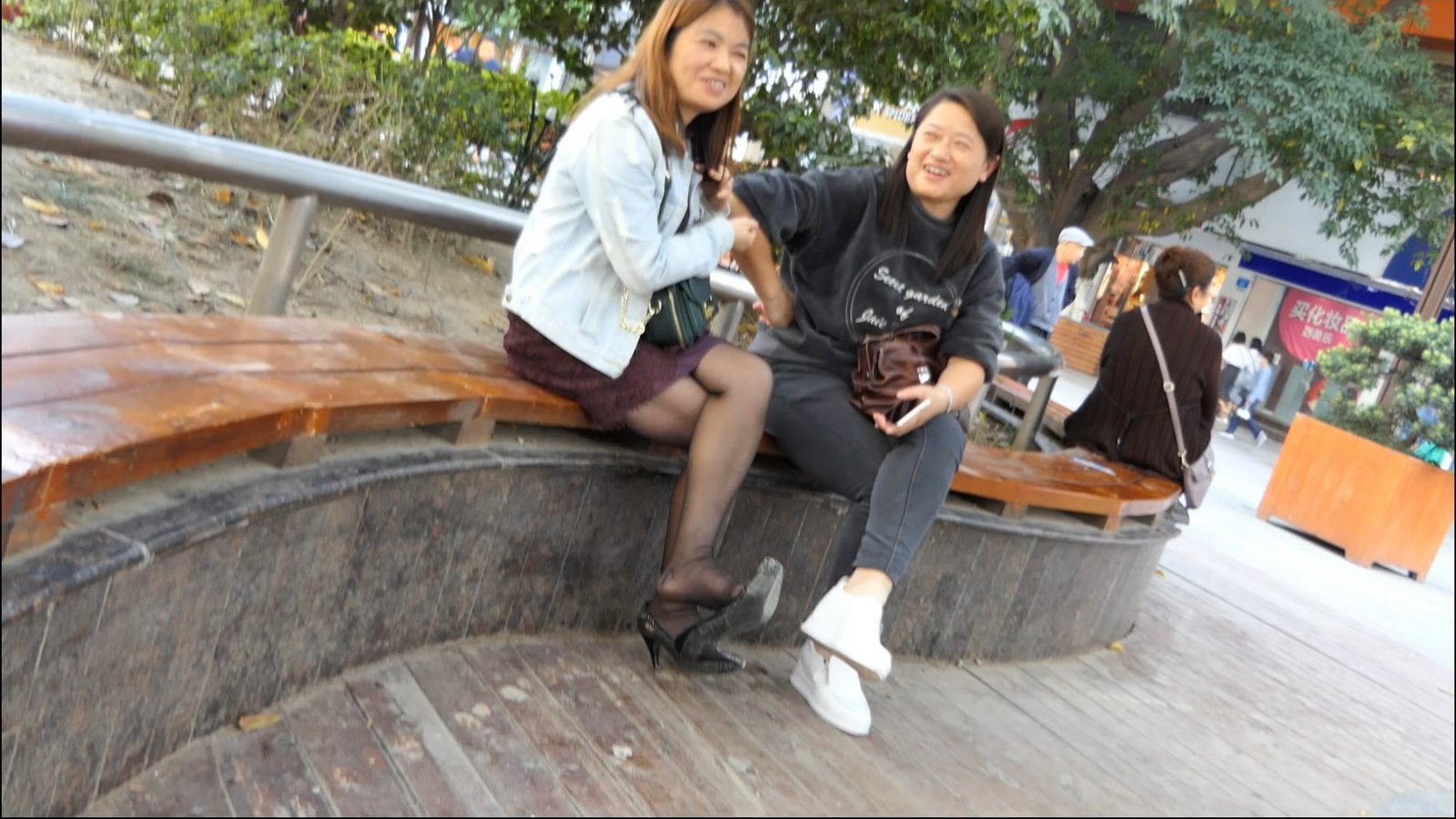 streetsnapdangl[00 02 15][20181201 002611 0]